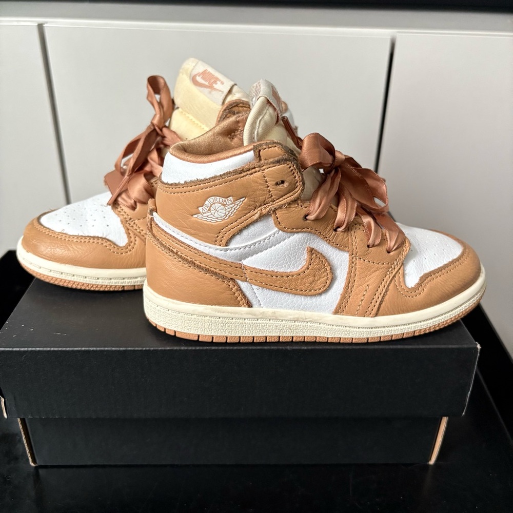 Nike Jordan Retro High OG Toddler 9c Sneakers in Praline Brown and White